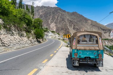 Karimabad Retro Jeep 04