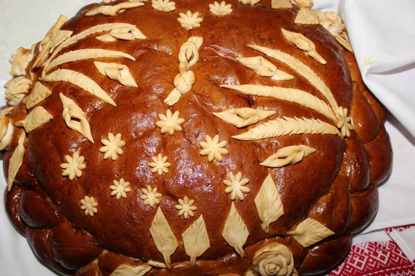 Праздничная красивая буханка, вкусная еда, традиционная, буханка — стоковое фото