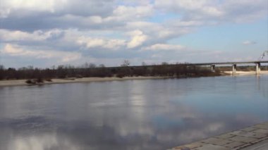 Nehir sakin su güneşli gün doğa