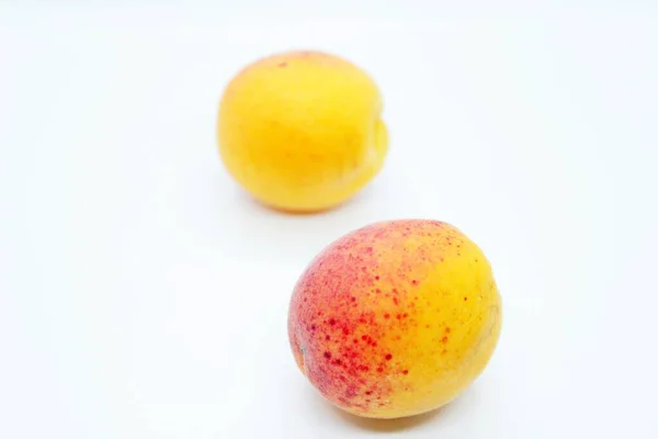 Beautiful tasty fresh apricots located on a white background — Stock Photo, Image