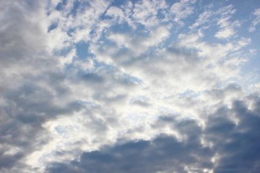 Güzel mavi gökyüzü, güzel beyaz bulutlar. Hava Durumu