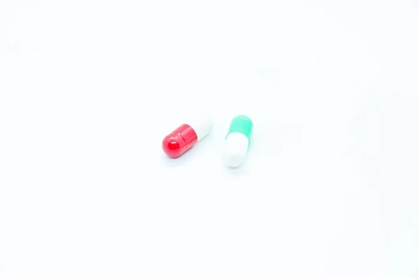 Tablets, capsules, vitamins, located on a white background — 스톡 사진