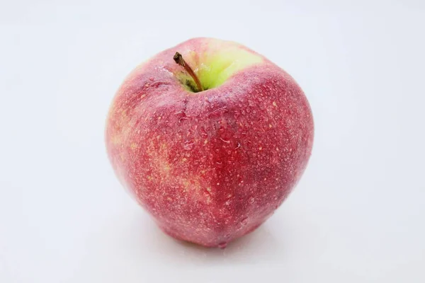Lahodné Zralé Červené Šťavnaté Krásné Jablko Nachází Bílém Pozadí — Stock fotografie
