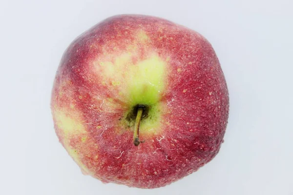 Lahodné Zralé Červené Šťavnaté Krásné Jablko Nachází Bílém Pozadí — Stock fotografie