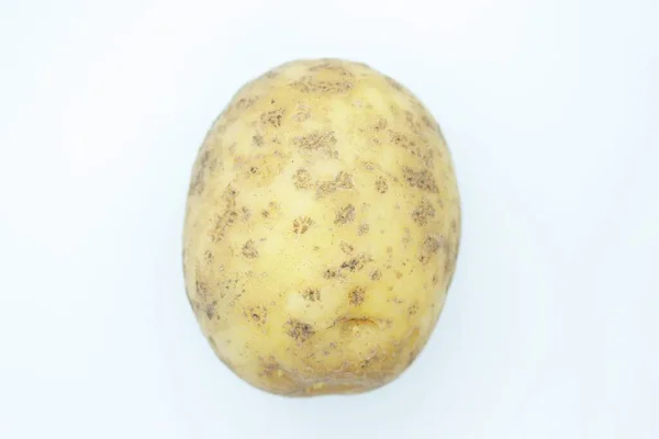 Rohe Reife Kartoffeln Befinden Sich Auf Weißem Hintergrund — Stockfoto