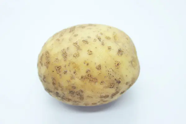 Rohe Reife Kartoffeln Befinden Sich Auf Weißem Hintergrund — Stockfoto