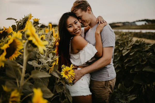 International Happy Couple Hugging Field Sunflowers Sunset Asian Girlfriend — Stockfoto