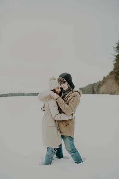 Young Couple Love Posing Winter Forest — Stock Photo, Image