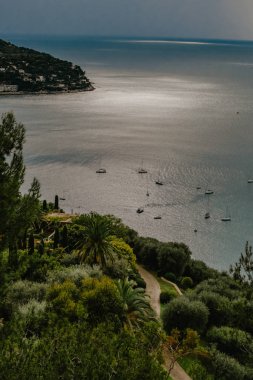 Akdeniz kıyıları.