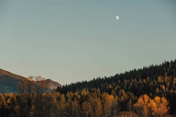 山林秀丽的自然景观 秋天的日落 — 图库照片