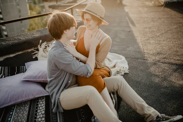 Young Happy Couple Love Sitting Rooftop Building Enjoying Each Other — ストック写真