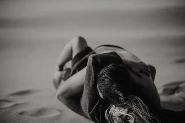 Casal Feliz Amor Passar Bom Tempo Praia Desfrutar Uns Dos — Fotografia de Stock