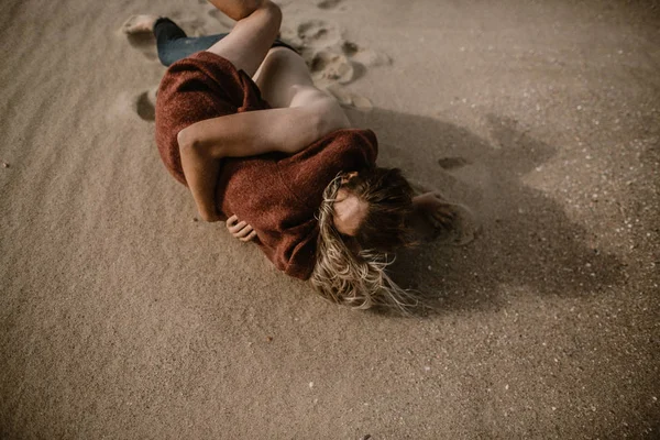 Feliz Pareja Enamorada Pasar Buen Rato Playa Disfrutar Uno Del — Foto de Stock