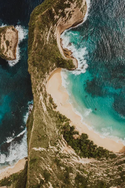 Wild Tropical Beach Foot Cliff Tropical Beach Rocky Cliffs Manta — Stock Photo, Image