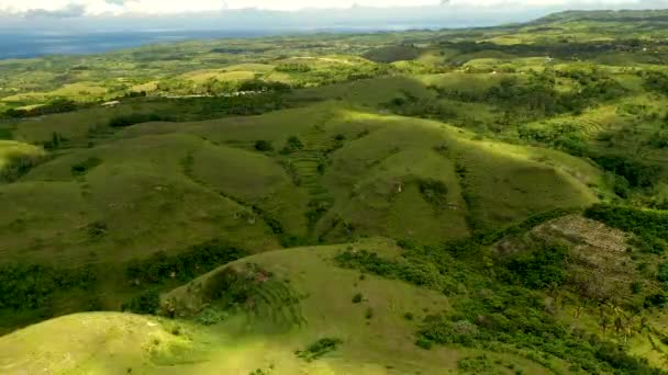 Grüne Hügellandschaft Mit Atemberaubender Aussicht Über Den Horizont Einem Sommertag — Stockvideo