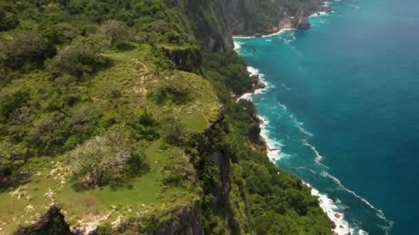 Rocky Cliff Shore Aerial View Nusa Penida Island Bali Indonesia — Stock Video