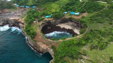 Doğal deniz havuzu havuzu Broken Beach, en çok ziyaret edilen yerler Nusa Penida Adası, Endonezya