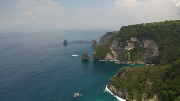 Turquoise Waters White Sand Limestone Cliffs Diamond Beach Nusa Penida — Stock Video