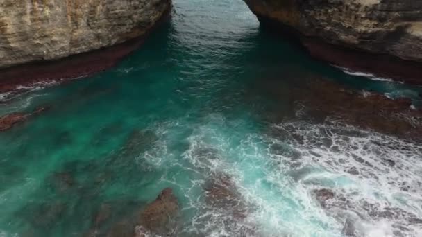 Rock Coastline Stone Arch Sea Broken Beach Nusa Penida Indonesia — Stock Video