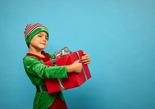 Chłopiec w kostiumie elfa Mikołaja — Zdjęcie stockowe