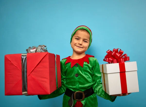 Niño disfrazado de elfo de Santa — Foto de Stock