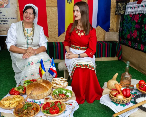 Stambuł Turcja Października 2019 Festiwal Kulturalny Etnospor Dwie Kobiety Mołdawii — Zdjęcie stockowe