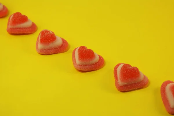Şekerli Marmelatlar Parlak Bir Arka Planda Kalp Şeklinde Şekerler — Stok fotoğraf