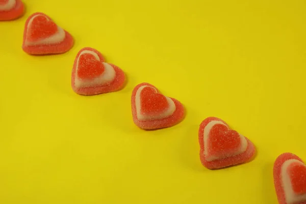 Şekerli Marmelatlar Parlak Bir Arka Planda Kalp Şeklinde Şekerler — Stok fotoğraf