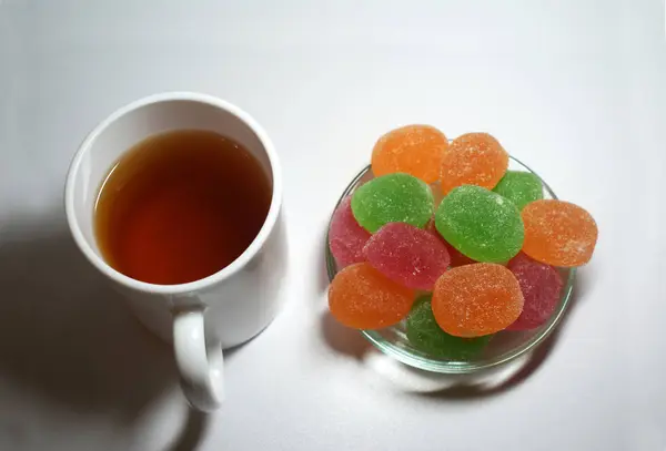 Doces Marmelada Açúcar Caramelo Uma Xícara Chá — Fotografia de Stock