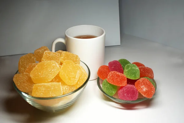 Doces Marmelada Açúcar Caramelo Uma Xícara Chá — Fotografia de Stock