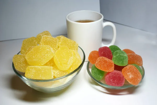 Doces Marmelada Açúcar Caramelo Uma Xícara Chá — Fotografia de Stock