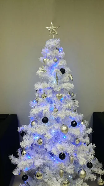Elegante Kerstboom Nieuwjaarsvakantie Kerstmis — Stockfoto