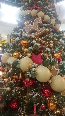 Zarif Noel ağacı, Yeni yıl tatili ve Noel.