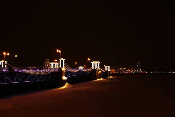 Pont Dans Les Lumières Nuit Sur Rivière Gelée Saint Pétersbourg — Photo