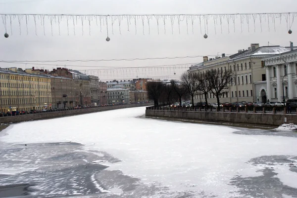 Widok Zamarzniętą Rzekę Petersburgu Rosja — Zdjęcie stockowe