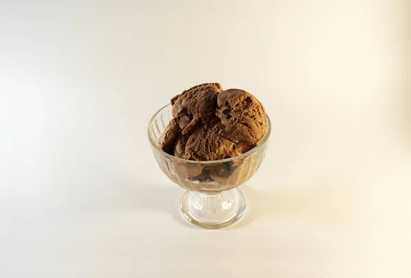 Chokladglass Med Nötter Godis Och Kakor Färgad Bakgrund — Stockfoto