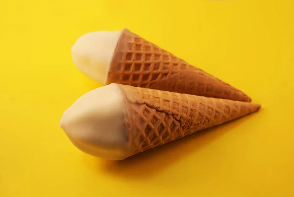 Ice Cream Horn Glaze Colored Background — Stock Photo, Image