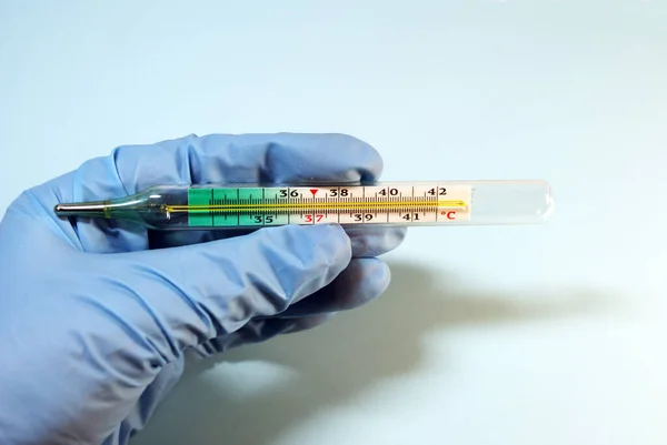 Thermometer Voor Het Meten Van Lichaamstemperatuur Virusinfectie — Stockfoto