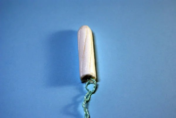 Tampons Für Weibliche Hygiene Auf Blauem Hintergrund — Stockfoto