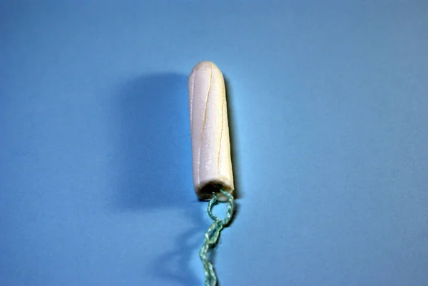 Tampons Pour Hygiène Féminine Sur Fond Bleu — Photo