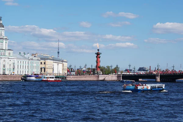 Nöjesbåt Nevafloden Sankt Petersburg — Stockfoto