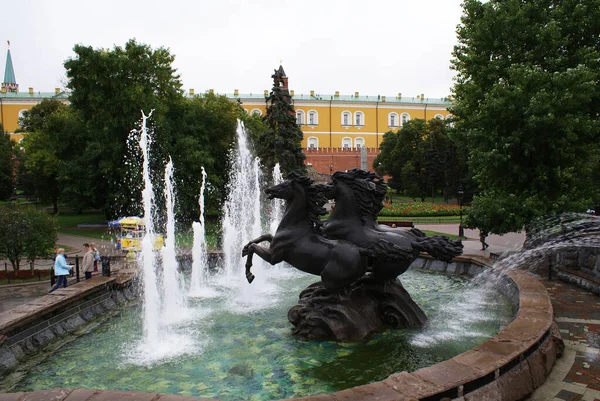 Fonte Com Cavalos Arquitetura Moscovo Rússia — Fotografia de Stock