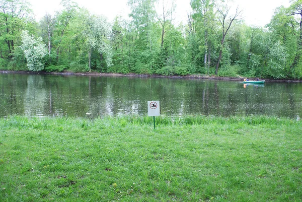 Знак Забороняє Плавати Озері Або Річці — стокове фото