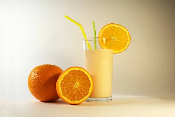 Orange Und Gesundes Getränk Für Gewichtsabnahme Ernährung — Stockfoto