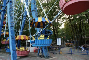 Eğlence parkında dönme dolap, lunapark.