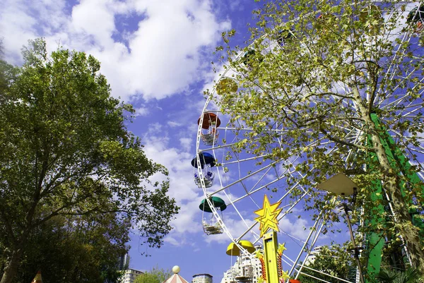 Riesenrad Einem Vergnügungspark Freizeitpark — Stockfoto