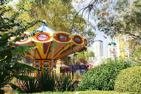 Kinderkarussell Einem Freizeitpark Einem Vergnügungspark — Stockfoto