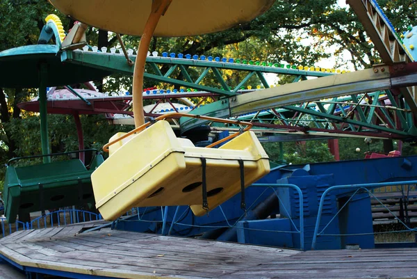 Kinderkarussell Einem Freizeitpark Einem Vergnügungspark — Stockfoto