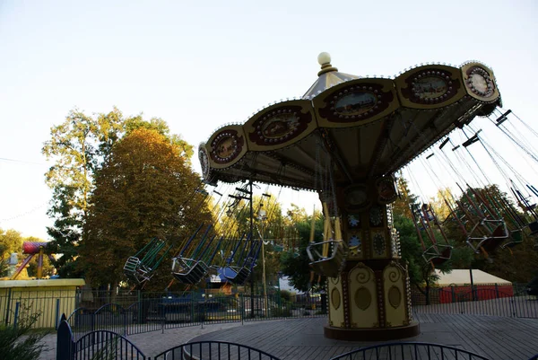 Kinderkarussell Einem Freizeitpark Einem Vergnügungspark — Stockfoto