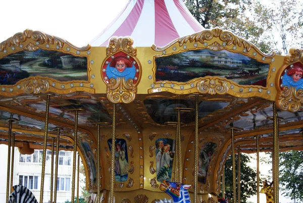 Kinderkarussell Einem Freizeitpark Einem Vergnügungspark — Stockfoto